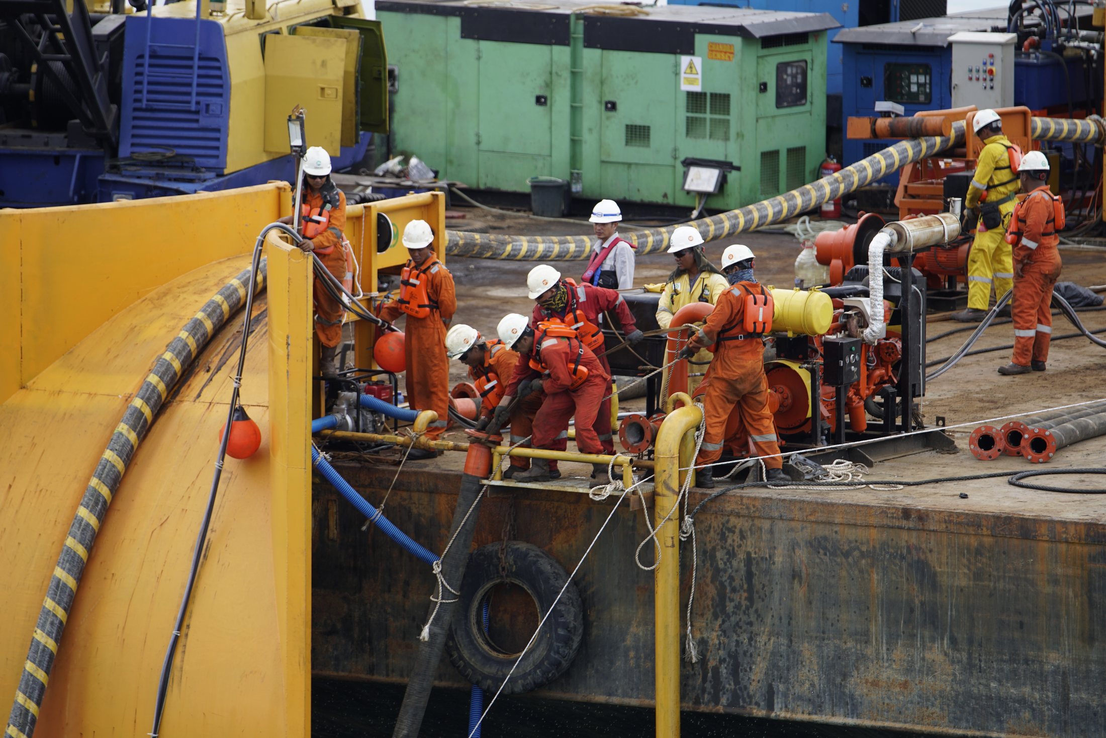 SGI crew working together on the barge deck
